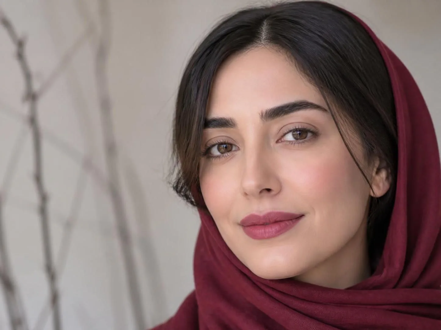 رژ لب صورتی بری برای آرایش ملایم زمستانی